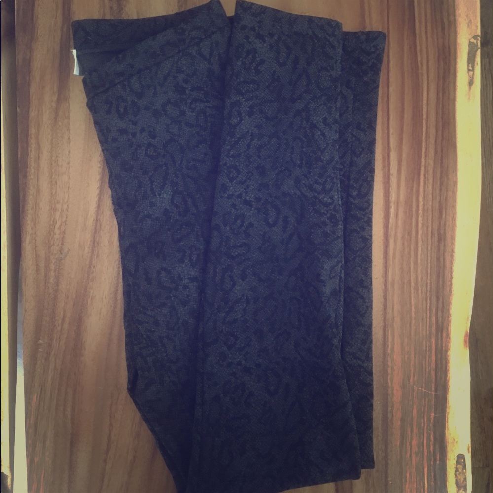 Kenna Ponte black and gray animal print legging